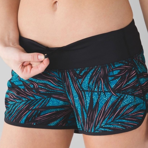 Lululemon Speed Short Palm Lace Tofino Teal Multi / Black size 4 - Picture 5 of 9